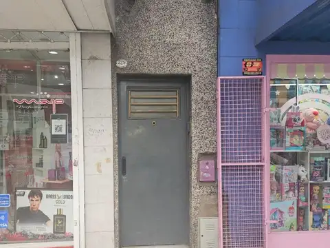Muy buen ph de 2 ambientes, con patio y terraza con parrilla