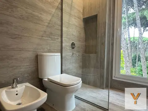 Casa 7 ambientes con 4 baños