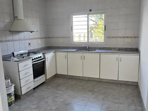 Departamento en alquiler en Banfield 2 amb con patio, excelente 