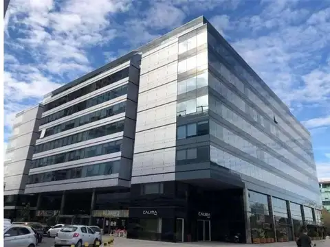 Oficina 8 ambientes con 2 baños