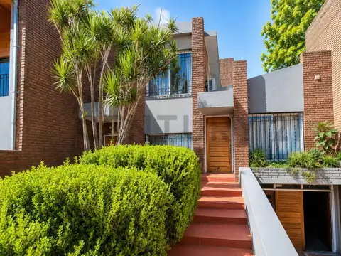 Venta Casa 3 Dormitorios Piscina Dependencias Hurlingham