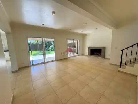 Casa 5 ambientes con 3 baños