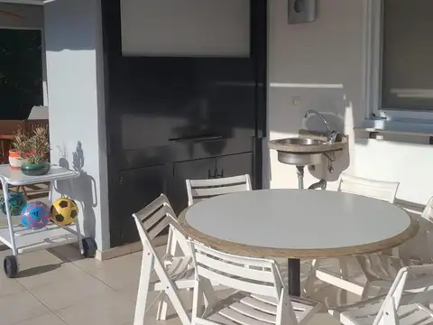 Casa 4 ambientes con 3 baños