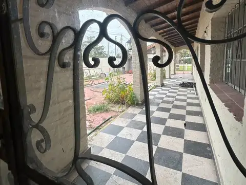 Local en Venta en Barrio el Cazador, USD 590.000