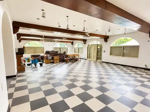 Local en Venta en Barrio el Cazador, USD 590.000