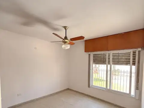 Casa en Alquiler con 1 cochera