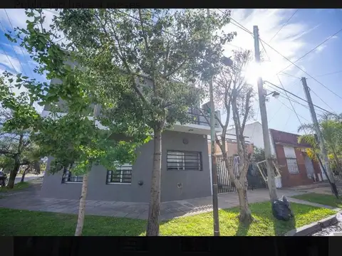 Casa/departamento esquina en el palomar