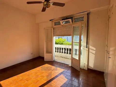 3 AMBIENTES AL FTE C/BALCON REFAC A NUEVO 2° PISOXESCALERA