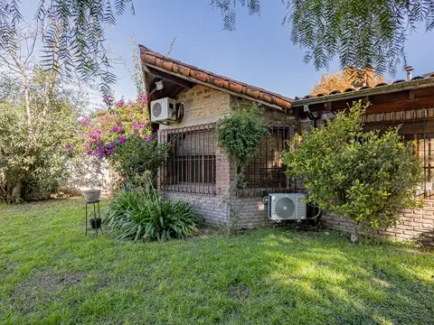 Casa en Venta con 3 cocheras