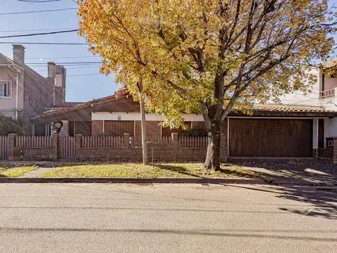 VENTA CASA 5 AMB CON PILETA, HURLINGHAM