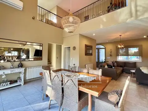 Casa en venta 4 ambientes La Cesarina