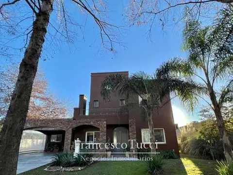 Casa 4 ambientes con 4 baños