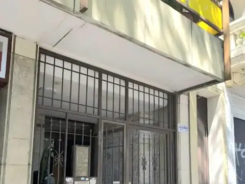 Venta España y Hospitales Un dormitorio Contrafrente Piso tres Oportunidad  