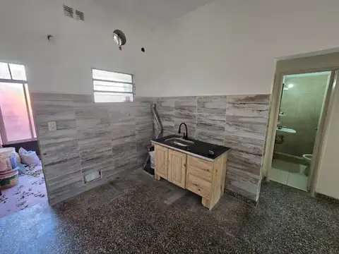 Alquiler - Casa en Merlo - 4 amb - 2 baños - Patio amplio