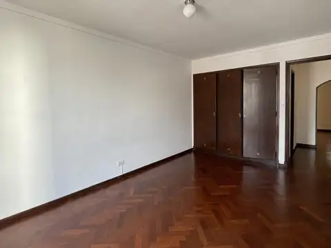 Departamento de tres ambientes en alquiler