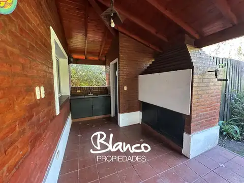Casa en Alquiler con 2 cocheras