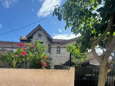 Casa 4 ambientes con 3 baños