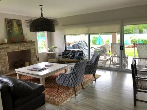 Casa en Alquiler Temporal con 5 cocheras