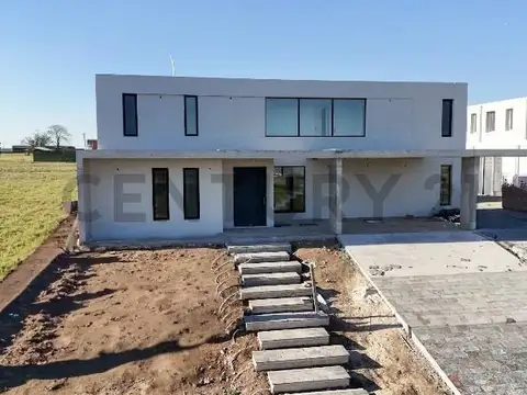 Casa en Venta con 6 cocheras