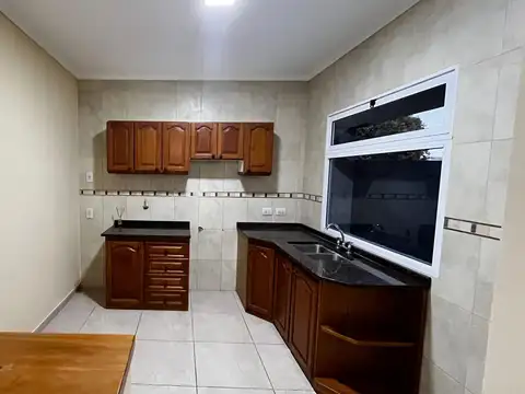 Casa 6 ambientes con 1 baño