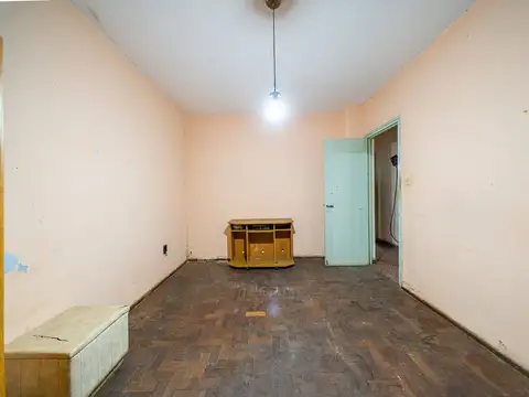 CASA EN VENTA DOS DORMITORIOS FISHERTON A RECICLAR