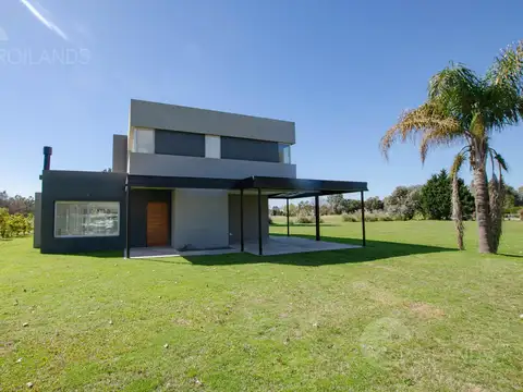 Casa en Venta con 2 cocheras