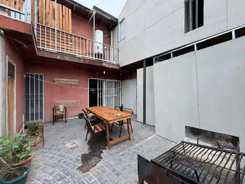 Venta Casa con 2 Departamentos Ciudad Mendoza