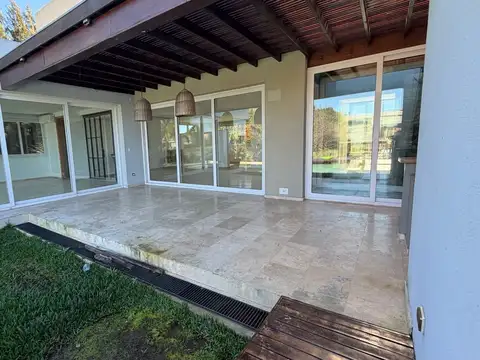 Casa en Alquiler de 4 dormitorios