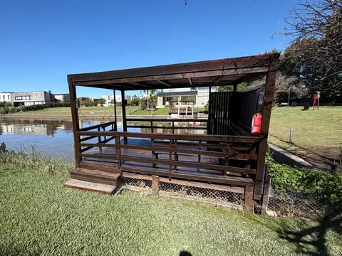 Casa en Alquiler con 4 cocheras