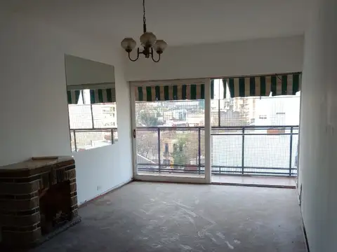 3 AMBIENTES AL FRENTE CON BALCON CORRIDO MUY LUMINOSO