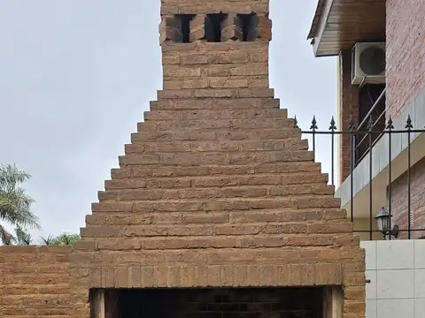 Depto Tipo Casa en Alquiler con 1 cocheras