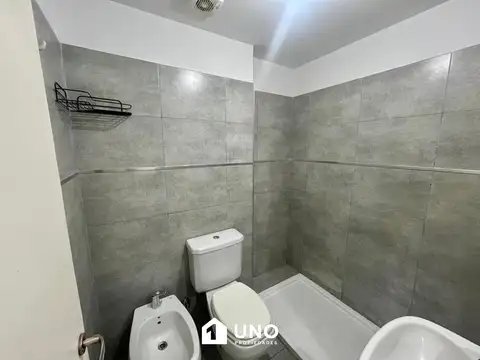 Brown 2700, Piso 02