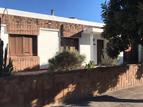 Oportunidad! Venta casa 4 ambientes, Los Naranjos, Córdoba