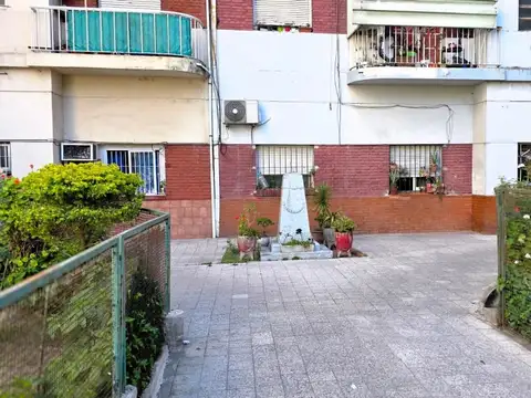 DEPARTAMENTO DE 3 AMBIENTES PLANTA BAJA .