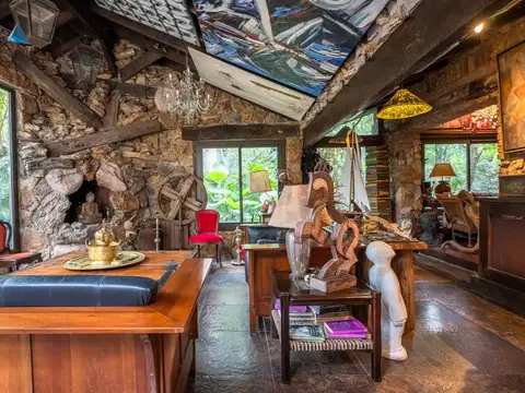 Casa en Venta con 2 cocheras