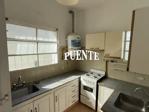 Casa en Alquiler con 2 cocheras