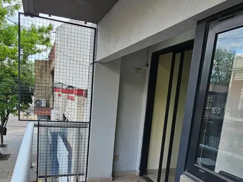 Cosquín 100, Piso 1