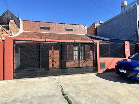 En venta Casa 5 ambientes en Los Polvorines, a mts de Ruta 24 - Malvinas Argentinas. Escritura inmediata