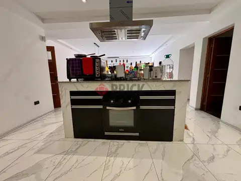 Casa 6 ambientes con 4 baños