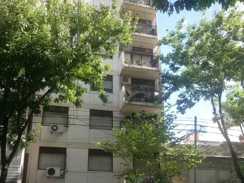 DOS AMBIENTES AMPLIOS "MUY LUMINOSO" CON BALCON FRANCES