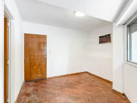 Wineberg al 2700 entre Juan Bautista Alberdi y Roque Saenz Peña