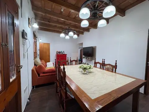 Casa en Venta con 3 cocheras