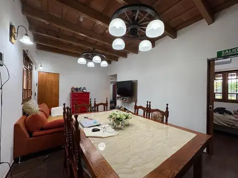 Casa 5 ambientes con 2 baños