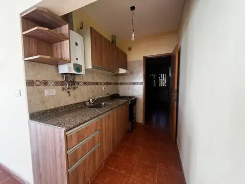 VENTA CASA 2 DORM CENTRO AMERICA SOBRE AVENIDA