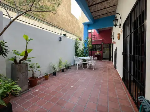 PH de 4 ambientes en Agronomía con increíble terraza y patio, sin expensas