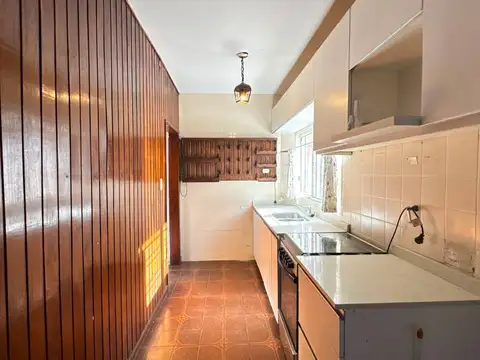 Venta casa 4 ambientes patio y terraza Martinez Apto credito