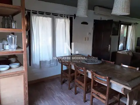 Muy linda casa en La Barra a pasos del Puente y el Arroyo.