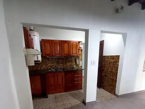 Casa 4 ambientes con 1 baño