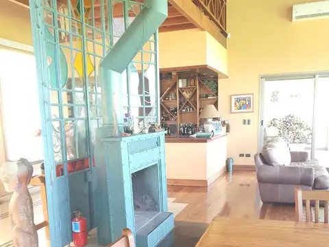 Casa 10 ambientes con 4 baños