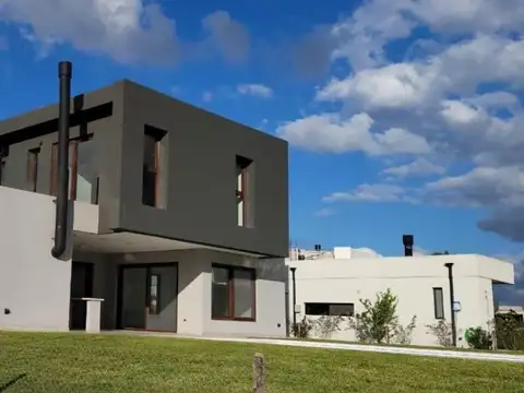 Impresionante Casa En Venta En Terralagos